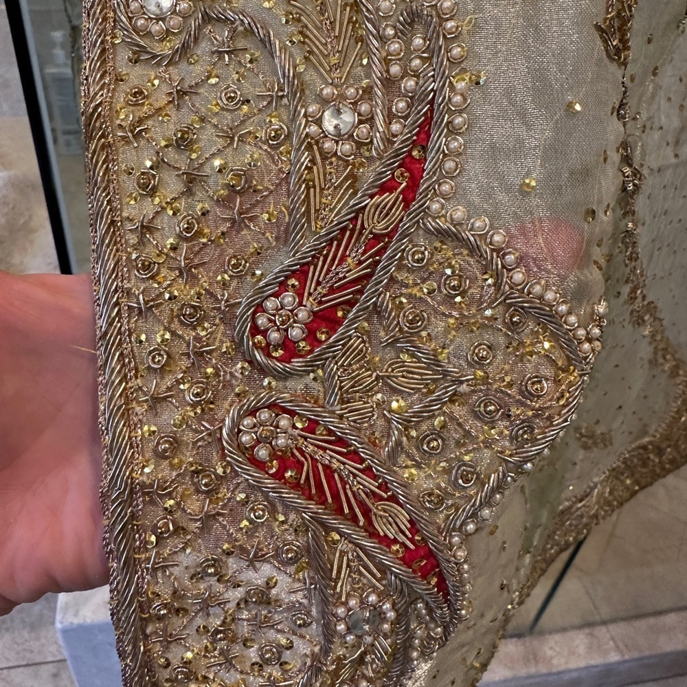 Beautiful emerald green custom made Indian bridal gown - Picture 9 of 13